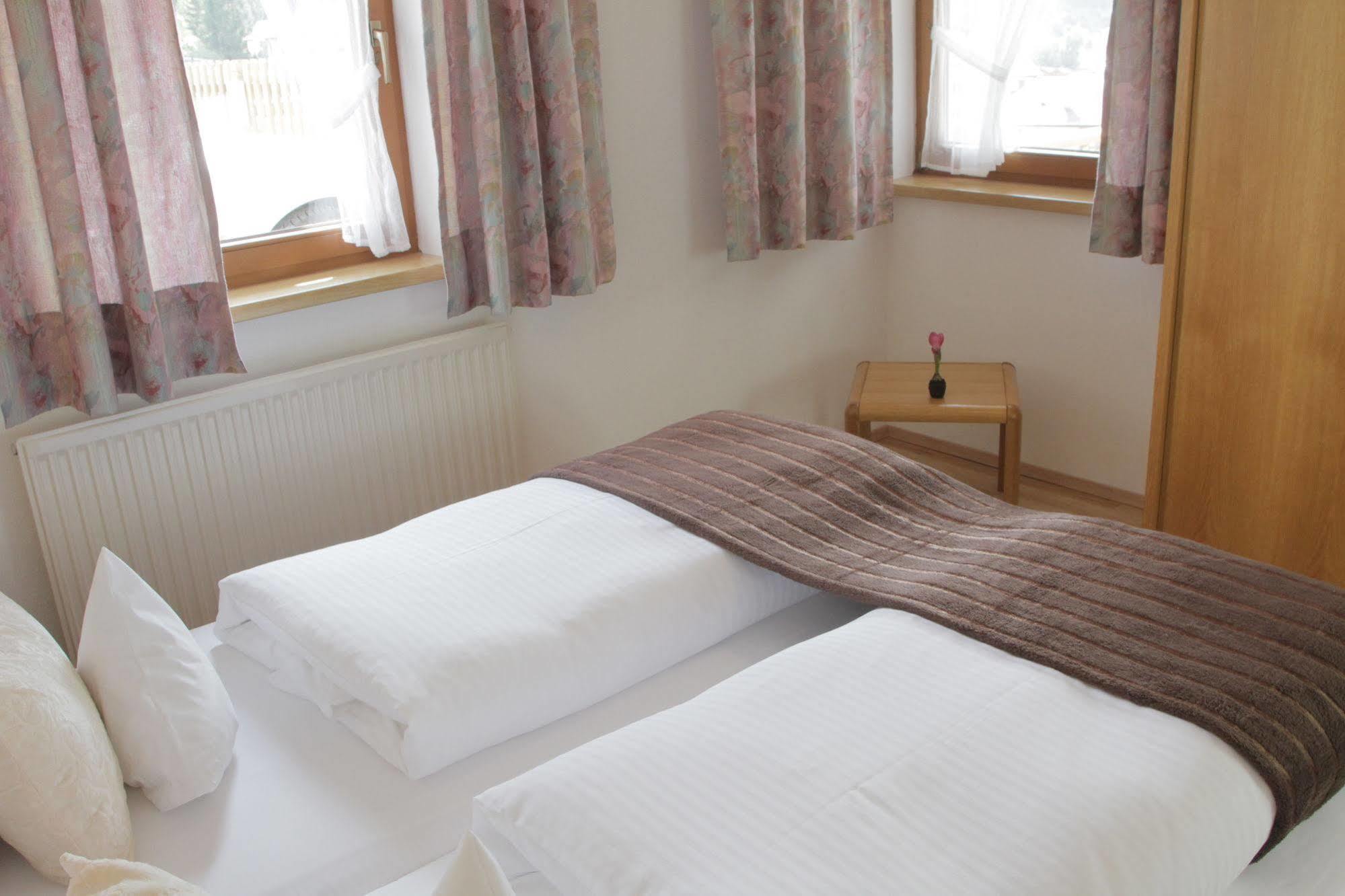 Collina Hotel Garni Nauders Buitenkant foto