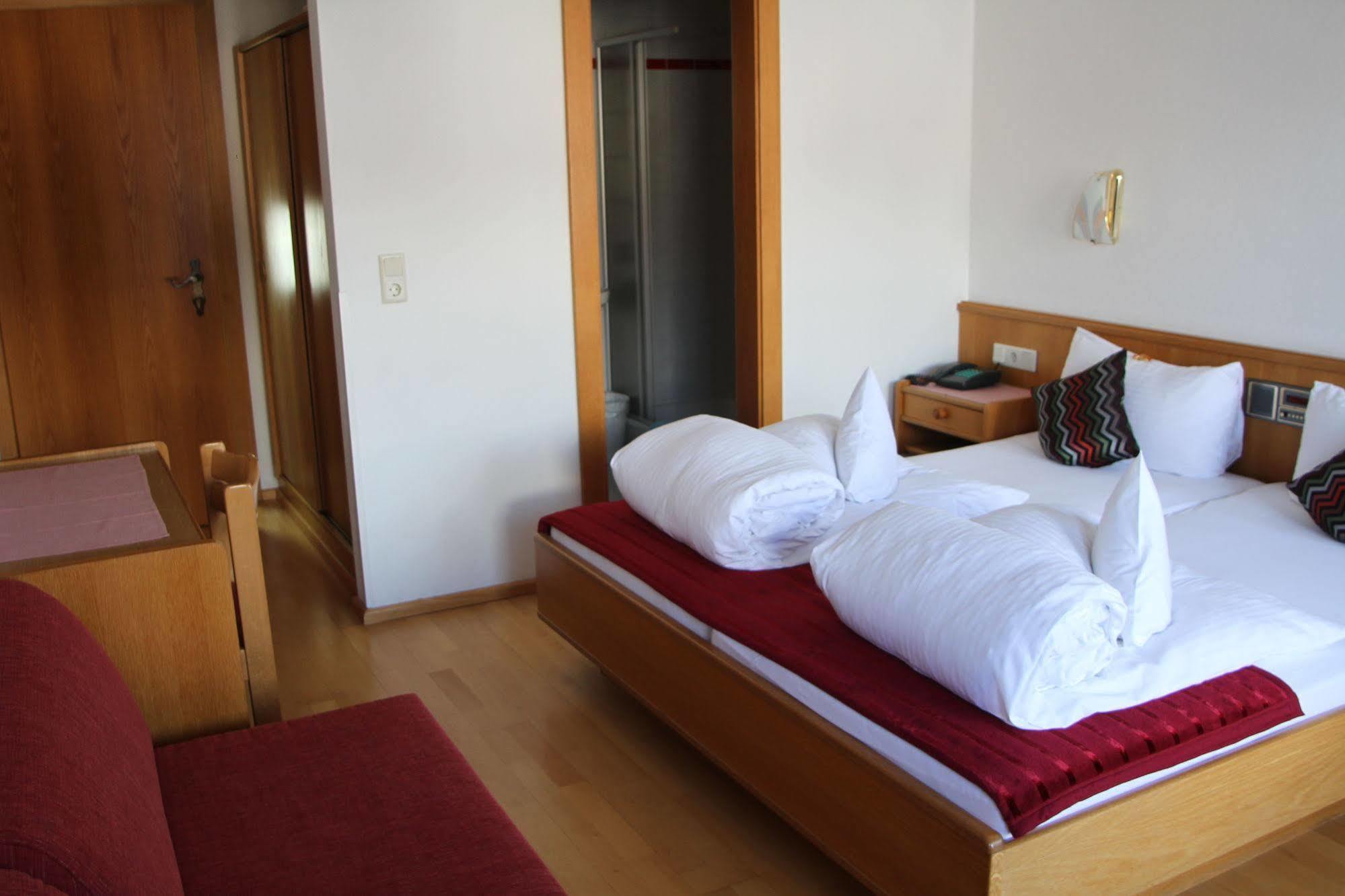 Collina Hotel Garni Nauders Buitenkant foto