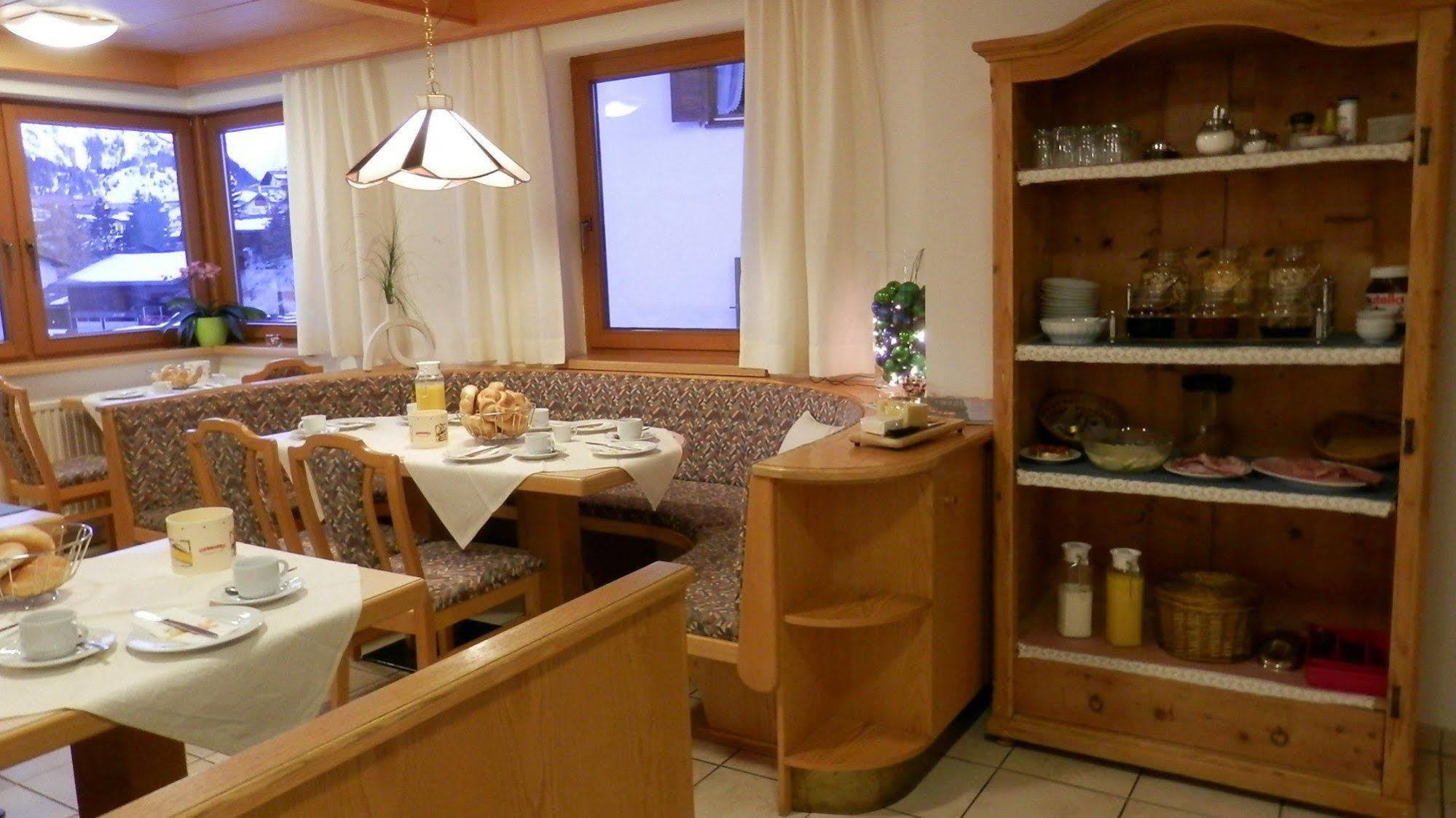 Collina Hotel Garni Nauders Buitenkant foto